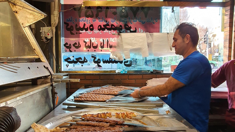 شکایت رئیس اتحادیه صنف رستورانداران از قطع برق در اوج ساعت کار شکایت رئیس اتحادیه صنف رستورانداران از قطع برق در اوج ساعت کار