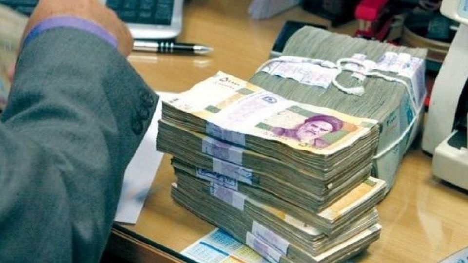 کاهش سرمایهگذاری مردم در بانکها کاهش سرمایهگذاری مردم در بانکها