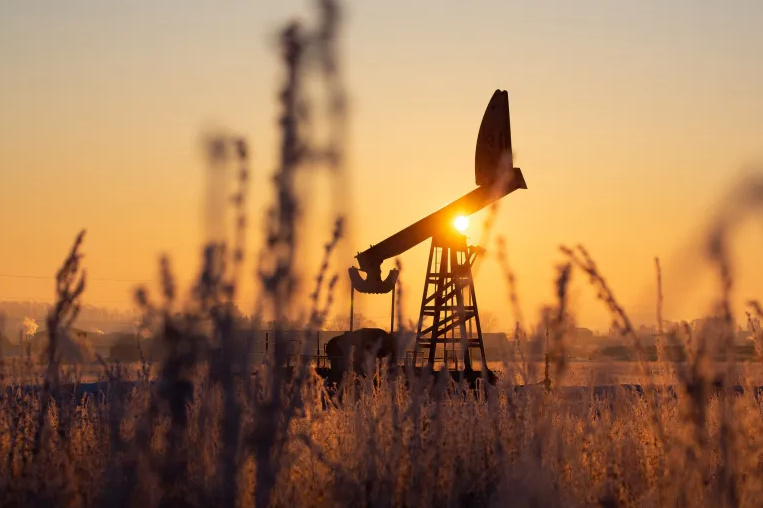 افت ماهانه قیمت نفت در اوج التهاب بازارها