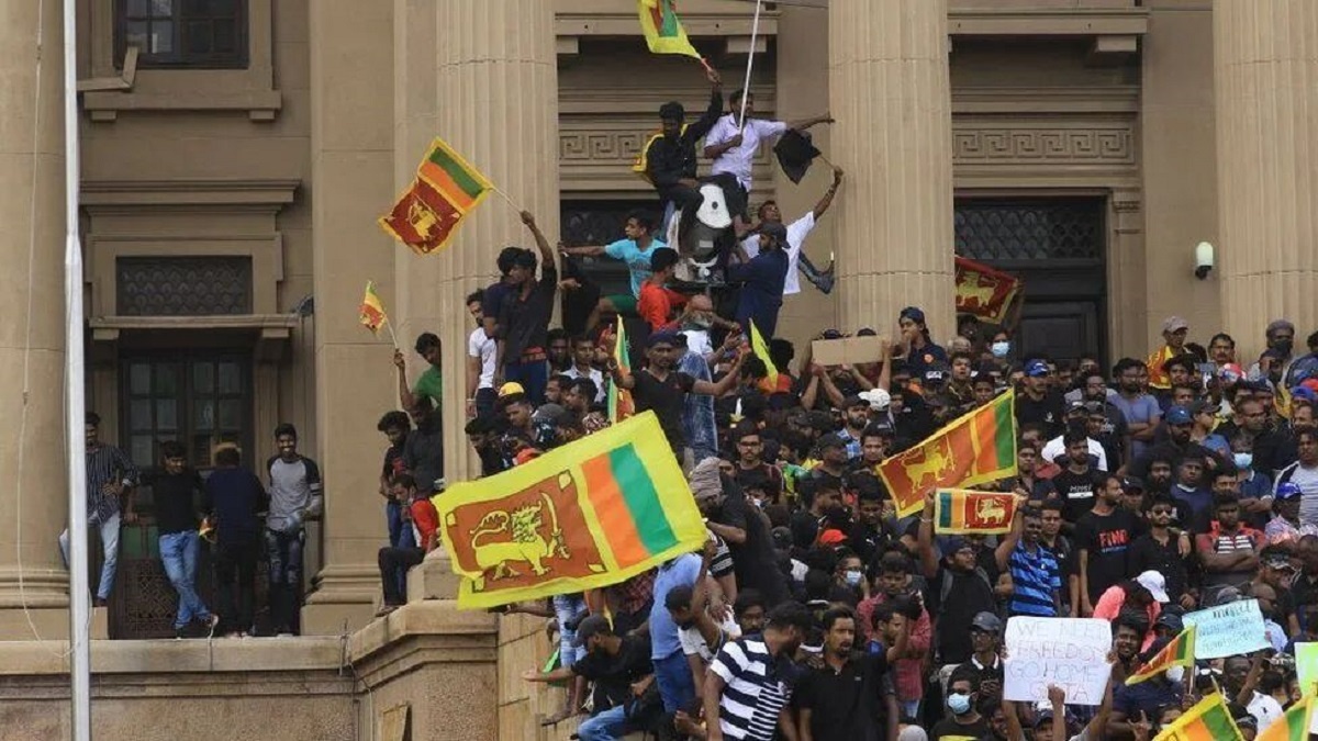 چرا سریلانکایی‌ها به خاک سیاه نشستند؟