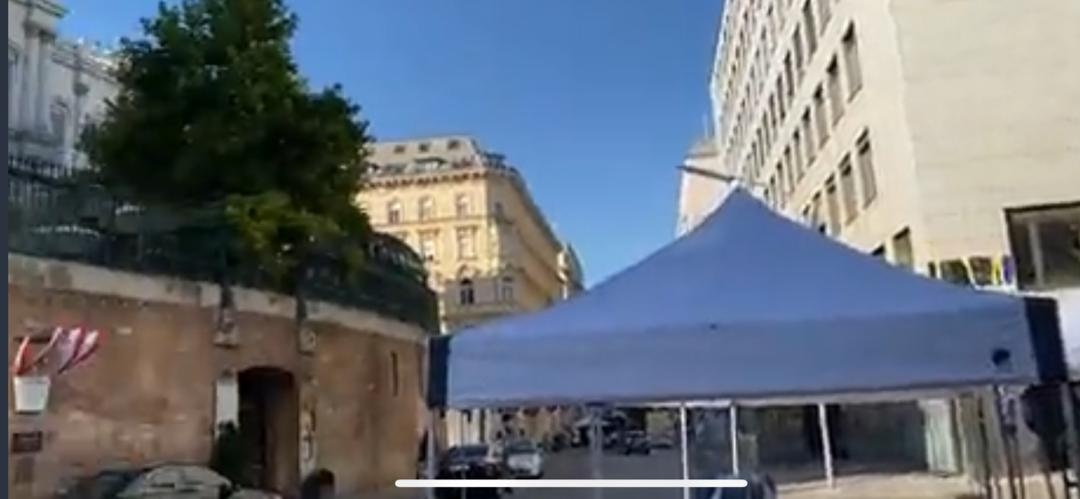 برپایی چادر رسانه ها در مقابل هتل کوبورگ