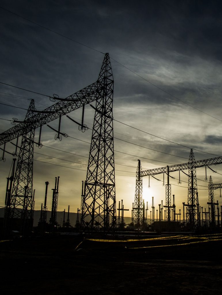 کاهش قیمت برق نیروگاه‌ها در بهار