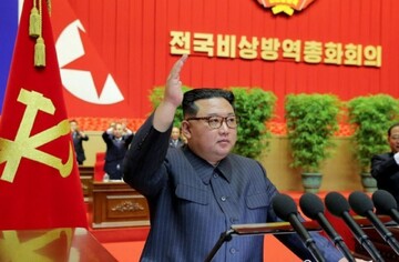 رهبر کره شمالی در جشن شکست کرونا + عکس