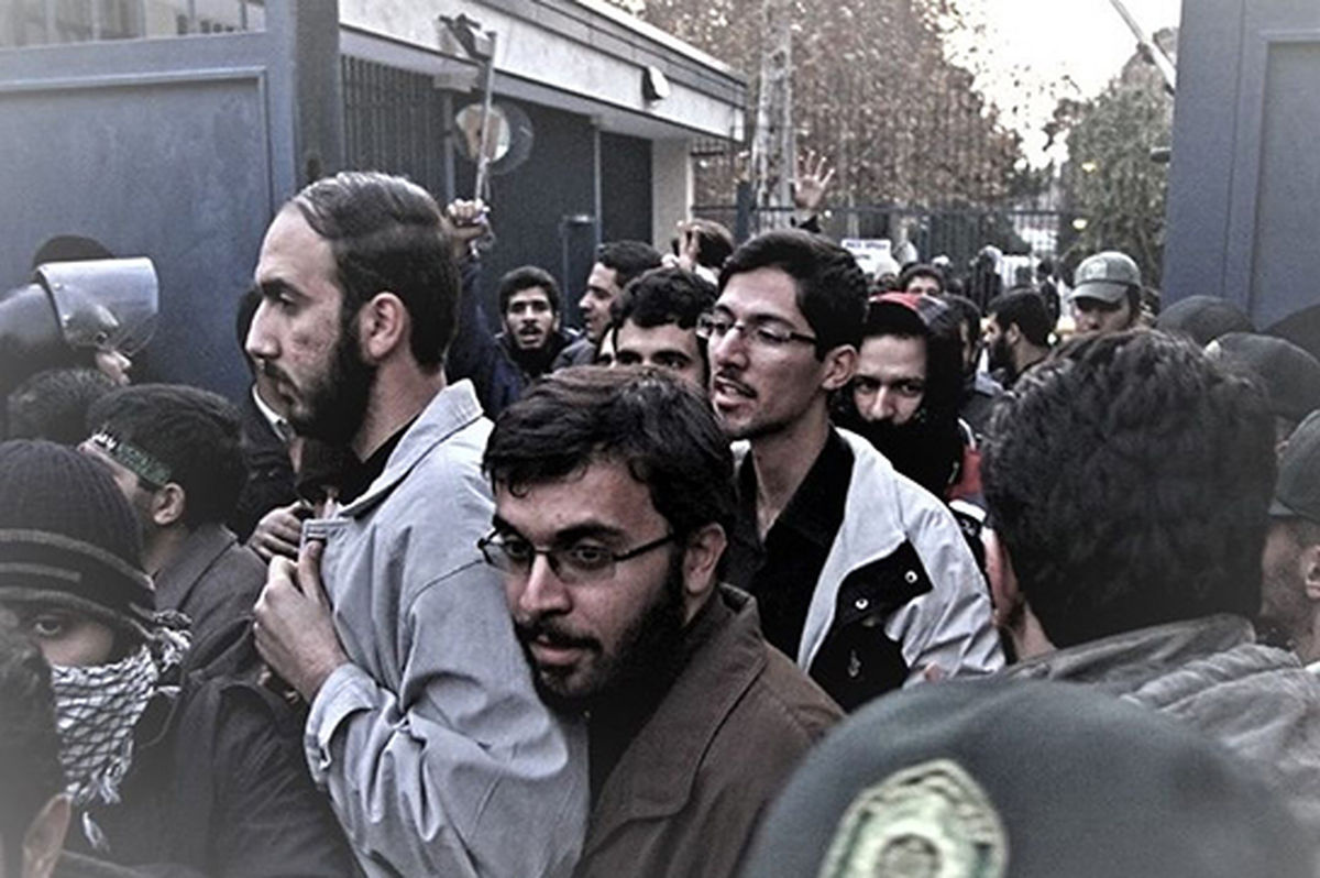 حمله کنندگان به سفارت انگلیس چه پستهایی گرفتهاند؟ حمله کنندگان به سفارت انگلیس چه پستهایی گرفتهاند؟