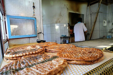 مانع بزرگ خرید نان برای مهاجران افغانستانی
