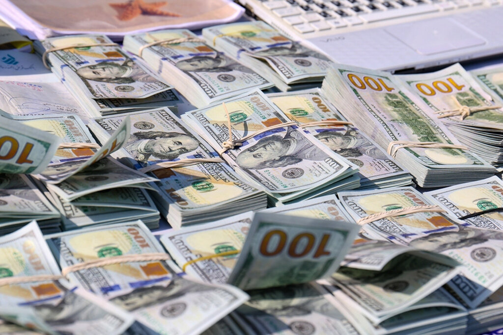 تاثیر دلارهای آزاد شده ایران در بازار ارز / دلار ارزان می‌شود؟