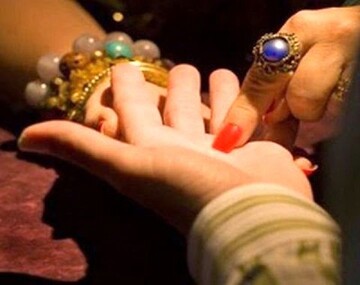 دستمزد نجومی دعانویسها و رمالها با ارز و طلا