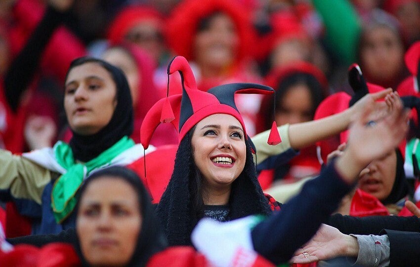 حضور نمایشی زنان در استادیوم آزادی و سکوهای خالی+ فیلم حضور نمایشی زنان در استادیوم آزادی و سکوهای خالی+ فیلم
