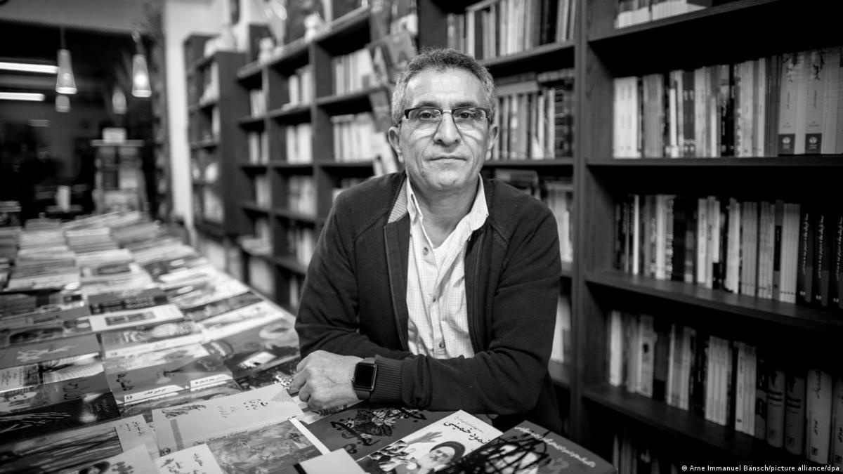 در دیدار ابراهیم رییسی و عباس معروفی چه گذشت؟ در دیدار ابراهیم رییسی و عباس معروفی چه گذشت؟