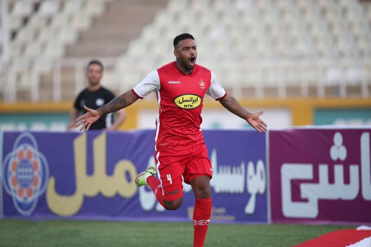 ستاره خارجی پرسپولیس برای تیم ملی ایران بازی میکند؟ ستاره خارجی پرسپولیس برای تیم ملی ایران بازی میکند؟