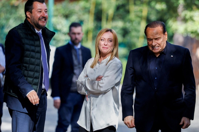 دفاع تمام قد برلوسکونی از ولادیمیر پوتین دفاع تمام قد برلوسکونی از ولادیمیر پوتین