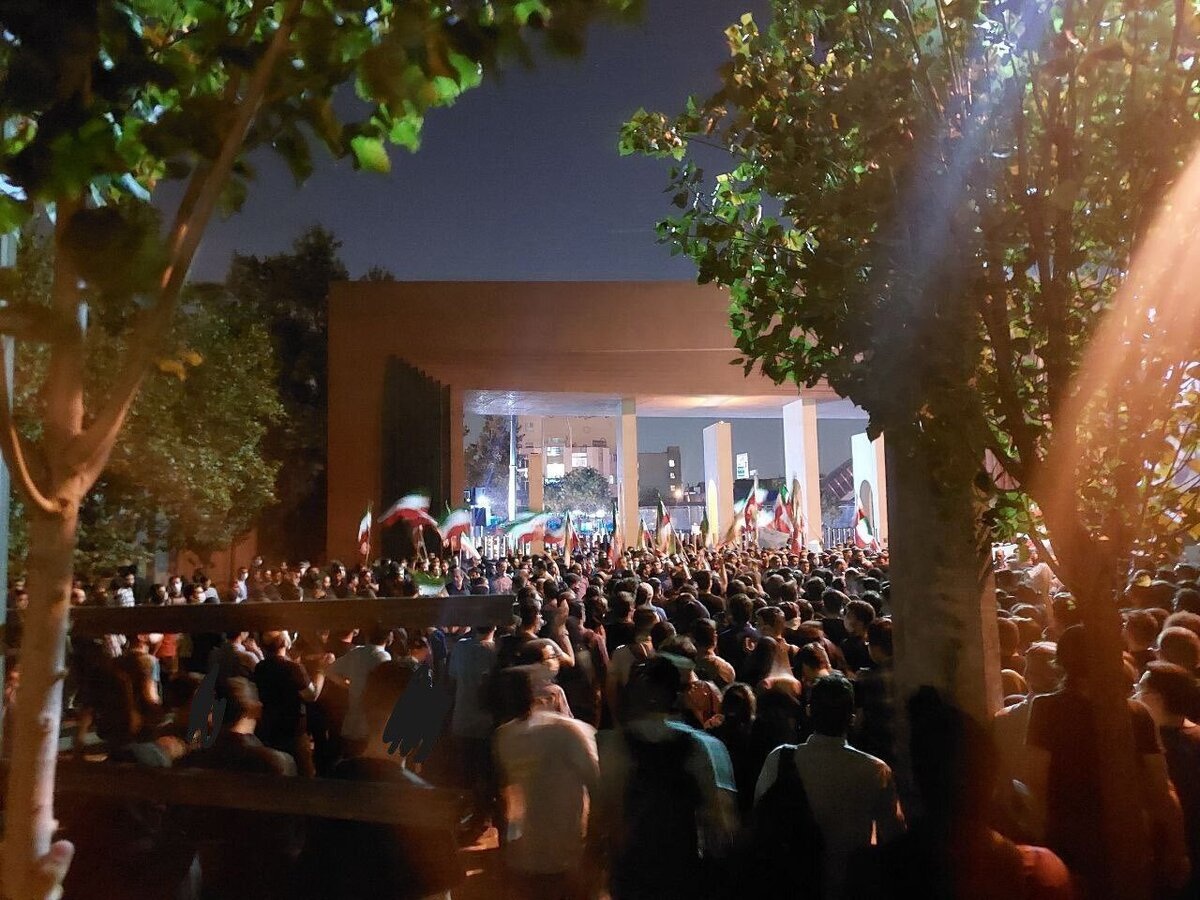 عصر ایران: طبق قانون حمله به دانشگاه ها ممنوع است