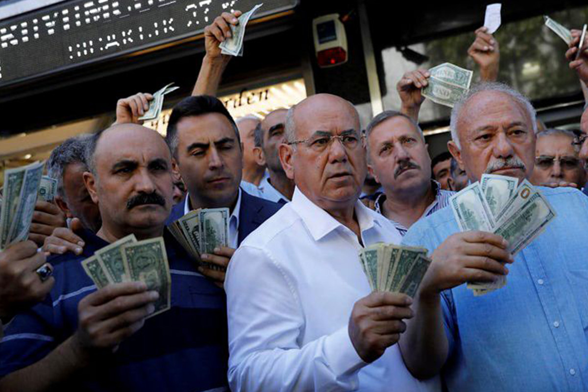 ریزش قیمت دلار در بازار آزاد در پی توافق با عربستان