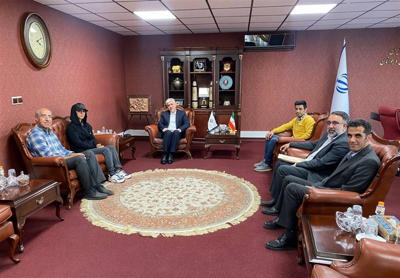 تیپ عجیب الناز رکابی در دیدار با وزیر ورزش