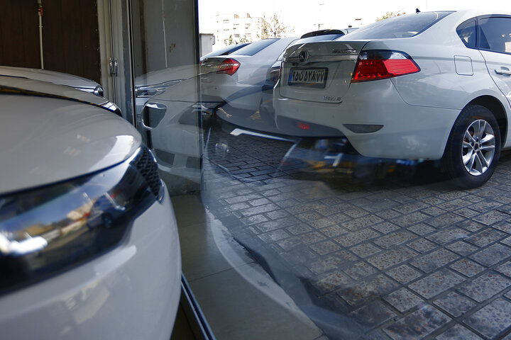 سود بزرگ واردات خودرو به جیب چه کسی میرود؟ سود بزرگ واردات خودرو به جیب چه کسی میرود؟