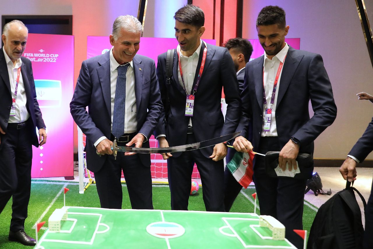 استقبال از ملیپوشان ایران به سبک قطریها + عکس