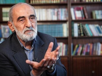 حمله تند شریعتمداری به خاتمی