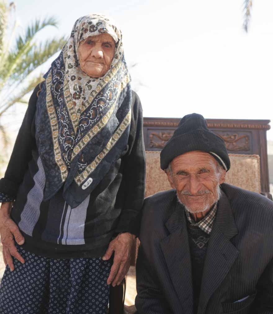 مصاحبه با پیرمرد معروف «خودتان میدانید و مملکتتان»| کارت هدیه 100 هزار تومانی دادند