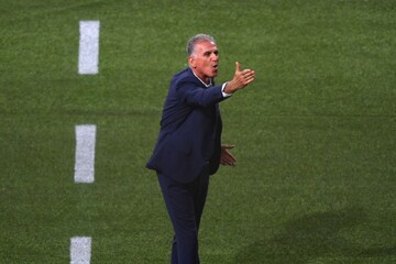 کیروش در کدام صحنه بر سر خود زد؟ + عکس