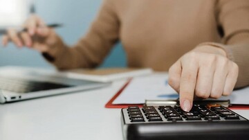 دولت چقدر پول کسری دارد؟