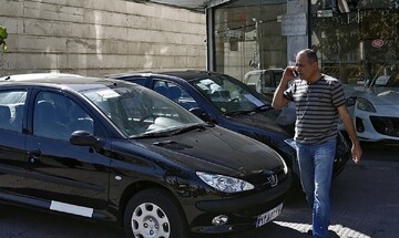 مجلس مخالف خودرو در بورس نیست