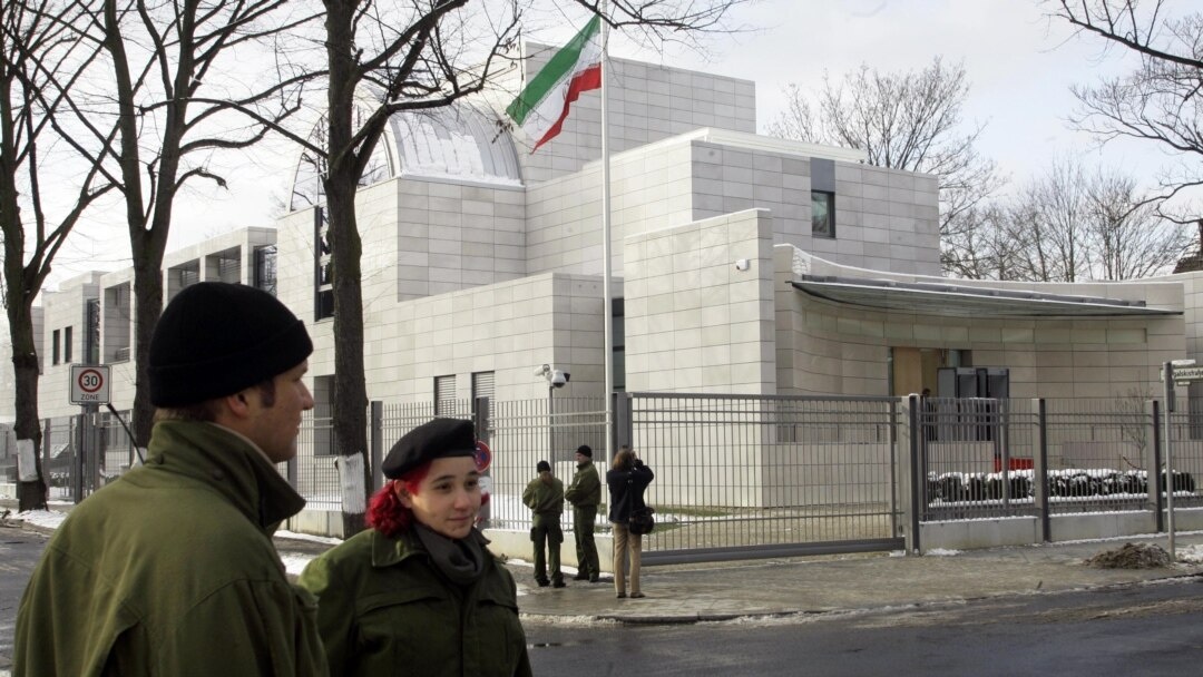 احضار سفیر ایران در پی اعدام محسن شکاری