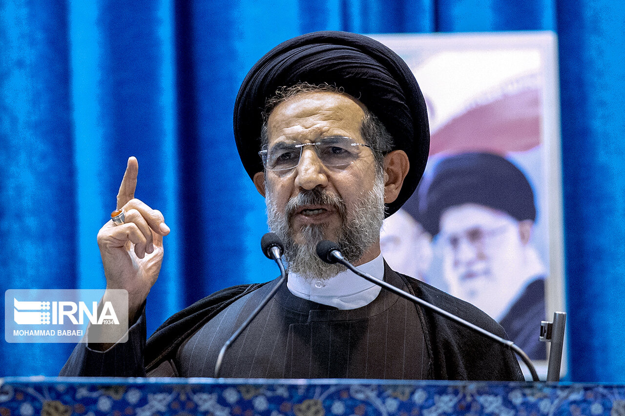 حجت الاسلام ابوترابی فرد، امام جمعه موقت تهران:
اول دنیای مردم را آباد کنیم، سپس آخرت آنها را حجت الاسلام ابوترابی فرد، امام جمعه موقت تهران:
اول دنیای مردم را آباد کنیم، سپس آخرت آنها را