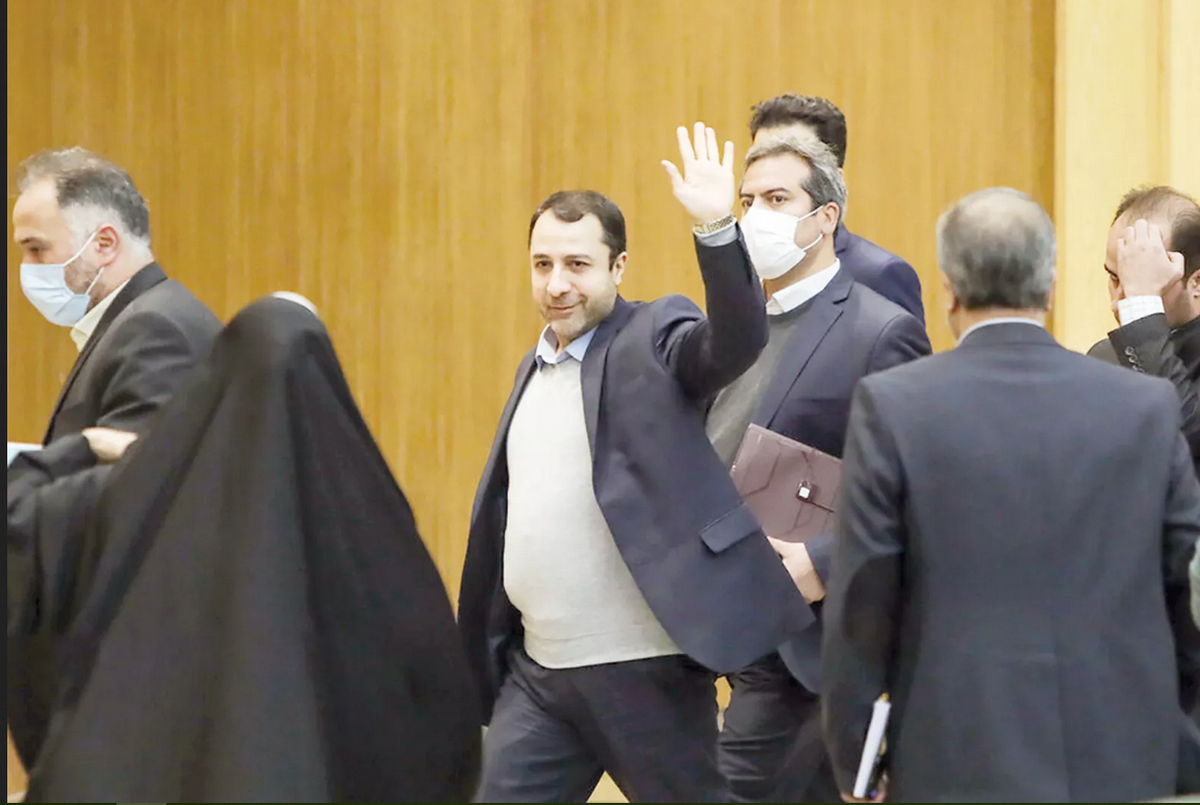 وقتی رئیس بانک مرکزی فیگور تختی میگیرد+ عکس