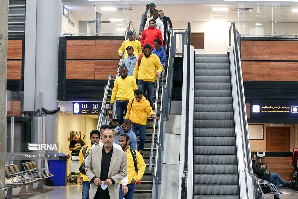 در روز آزادی ۱۴ ماهیگیر اسیر سومالی چه گذشت؟+ عکس