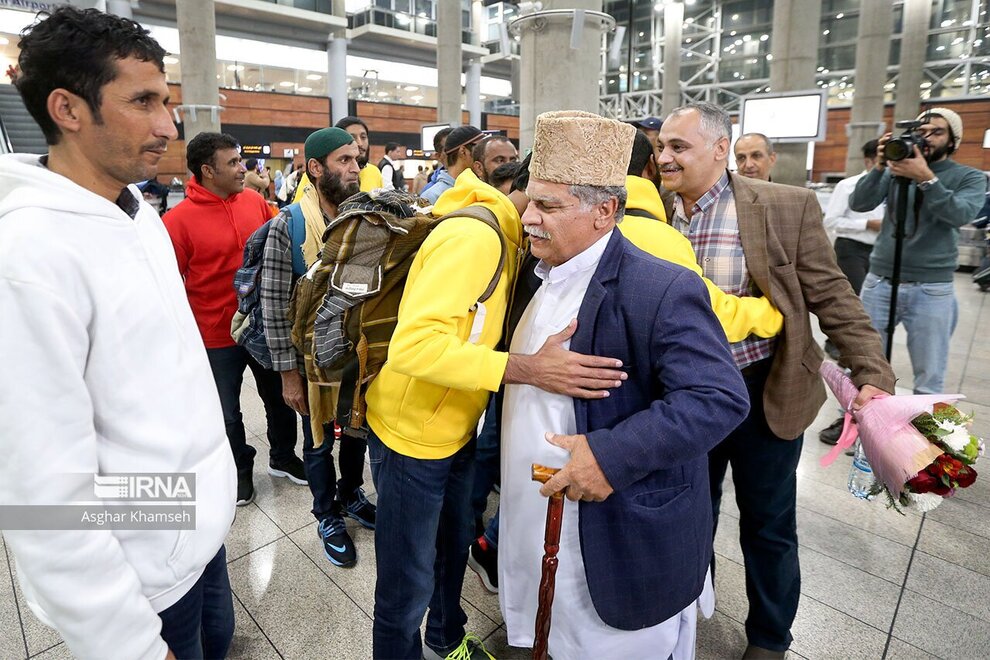در روز آزادی ۱۴ ماهیگیر اسیر سومالی چه گذشت؟+ عکس