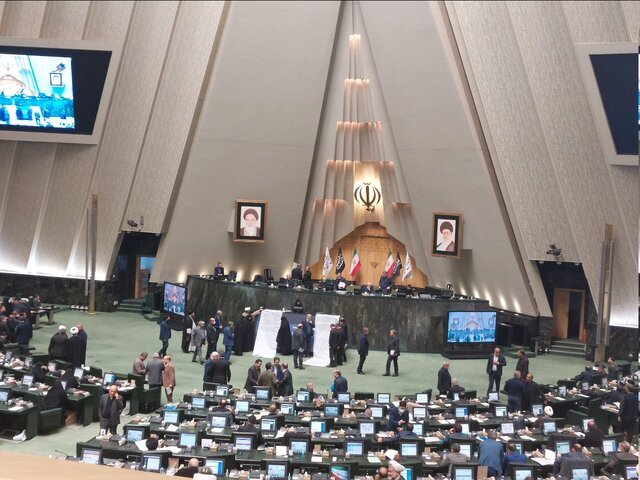 ماجرای طومار امروز مجلس چه بود؟+ عکس