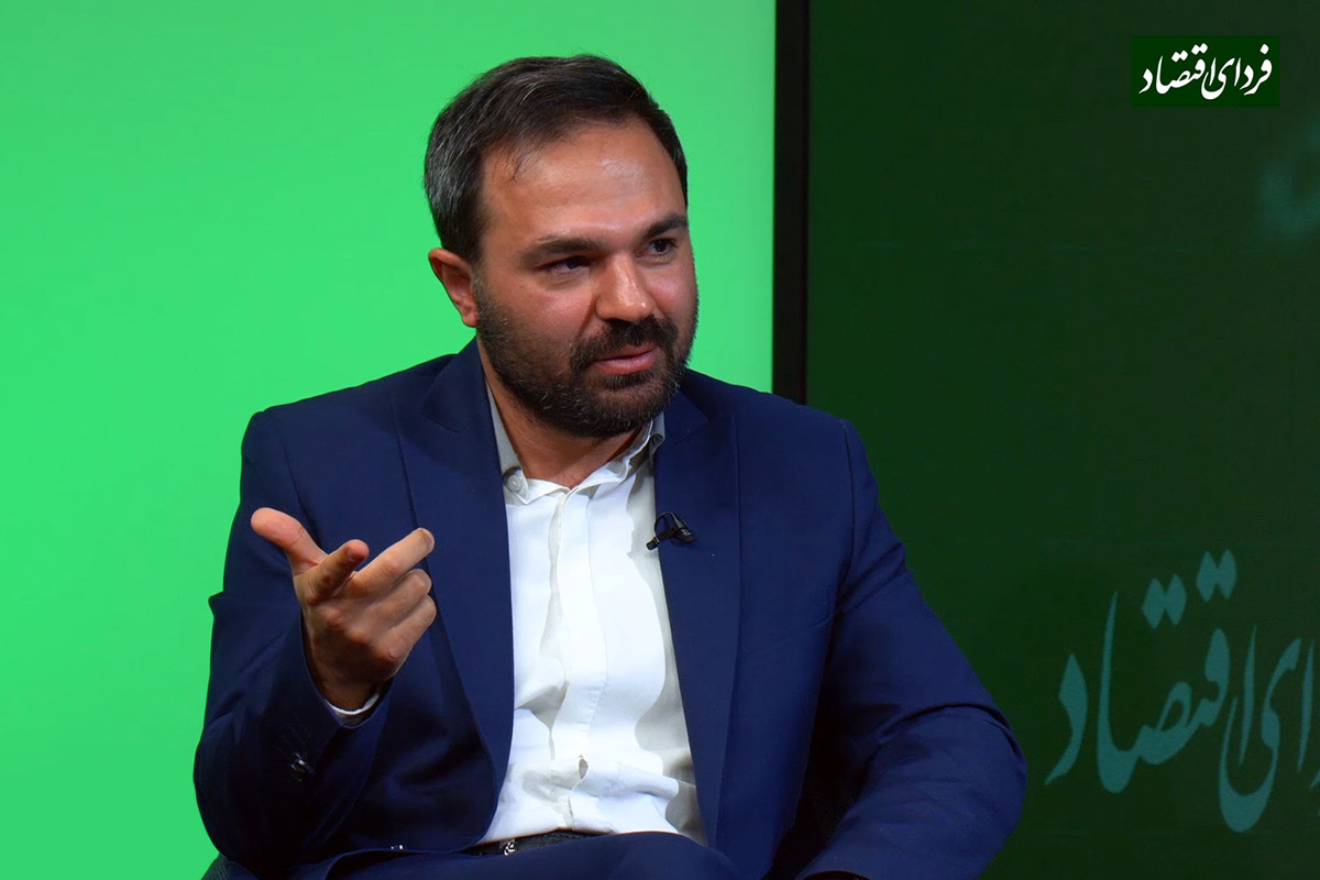 دکتر آرش رییسینژاد از دانشگاه تهران تعلیق شد دکتر آرش رییسینژاد از دانشگاه تهران تعلیق شد