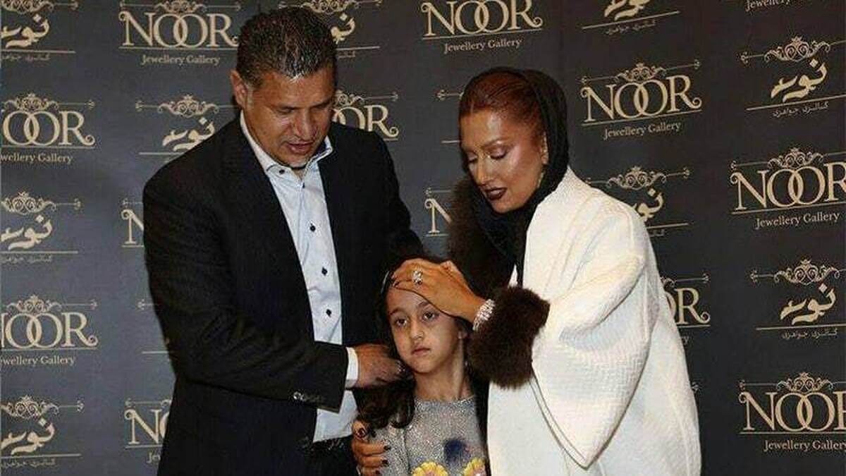 تصور بهاری فوتبالیستهای زن و مرد ایرانی کنار همدیگر تصور بهاری فوتبالیستهای زن و مرد ایرانی کنار همدیگر