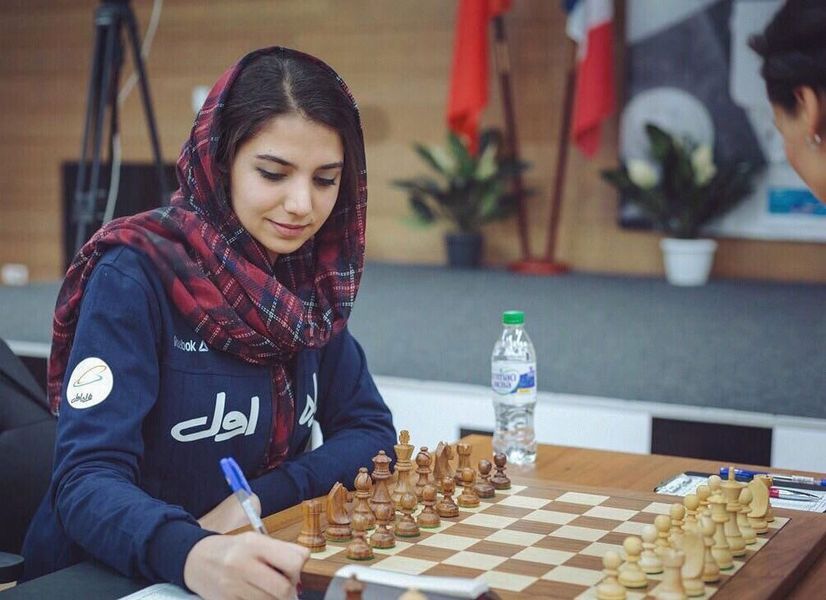 دیدار جنجالی دختر شطرنجباز ایرانی با نخست وزیر اسپانیا + عکس دیدار جنجالی دختر شطرنجباز ایرانی با نخست وزیر اسپانیا + عکس