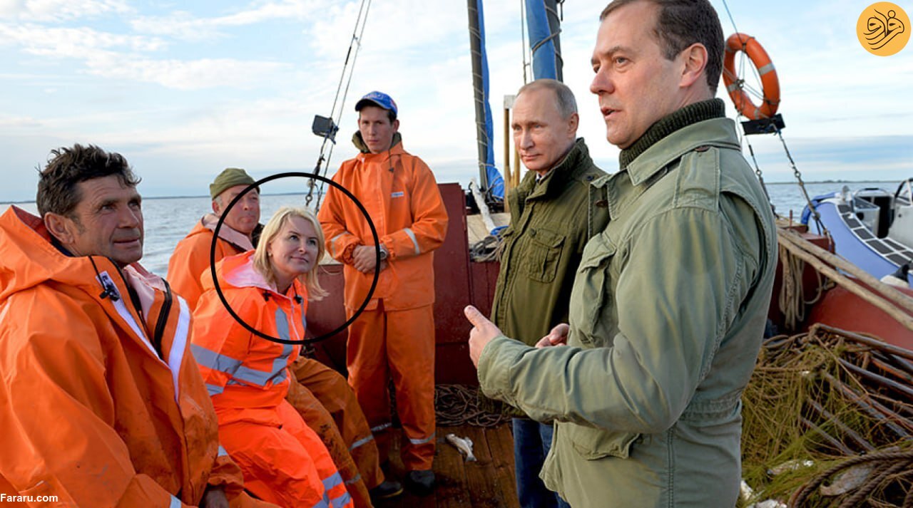 زن مرموز کنار پوتین شناسایی نشد+ عکس