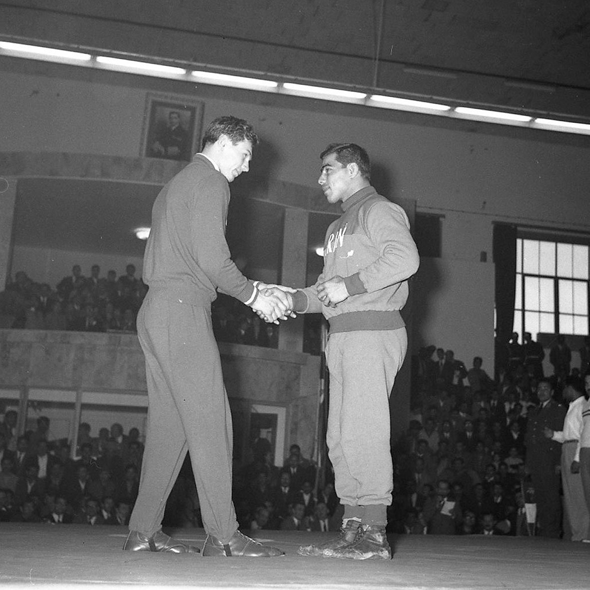 غلامرضا تختی و الکساندر مدوید در مسابقات دوستانه در تهران