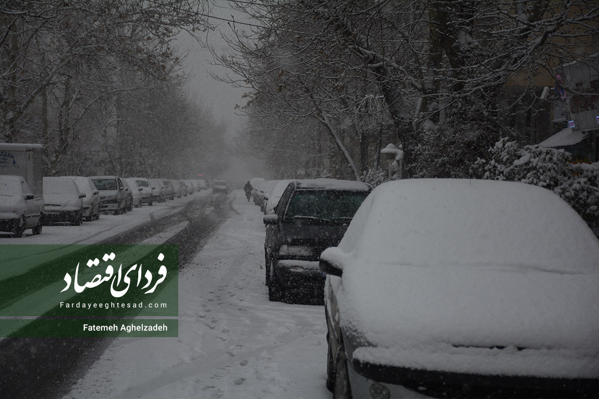 بارش برف خیابان‌های تهران را قفل کرد + فیلم