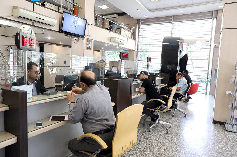 فروش اسکناس ارز در شعب عامل بانک صادرات ایران