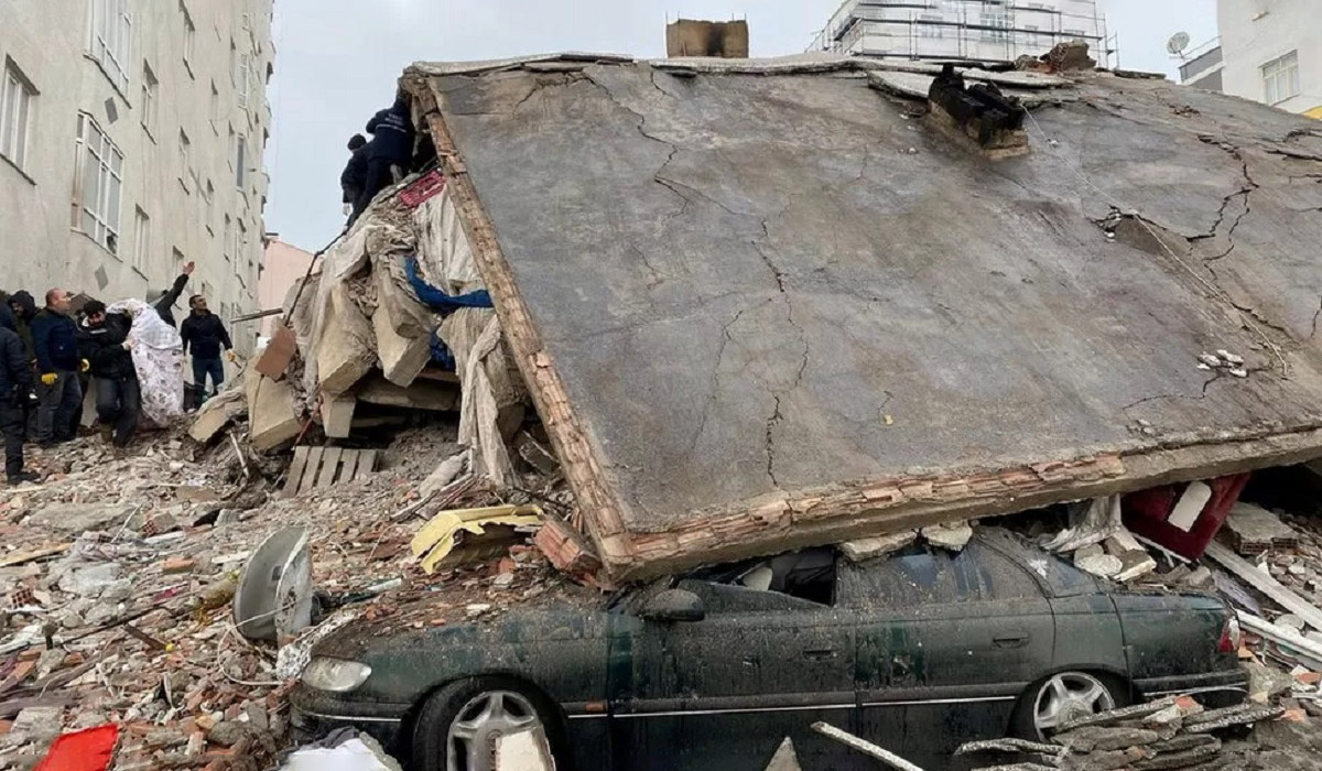 سازندگان خانه‌های تخریب شده زلزله بازداشت می‌شوند؟