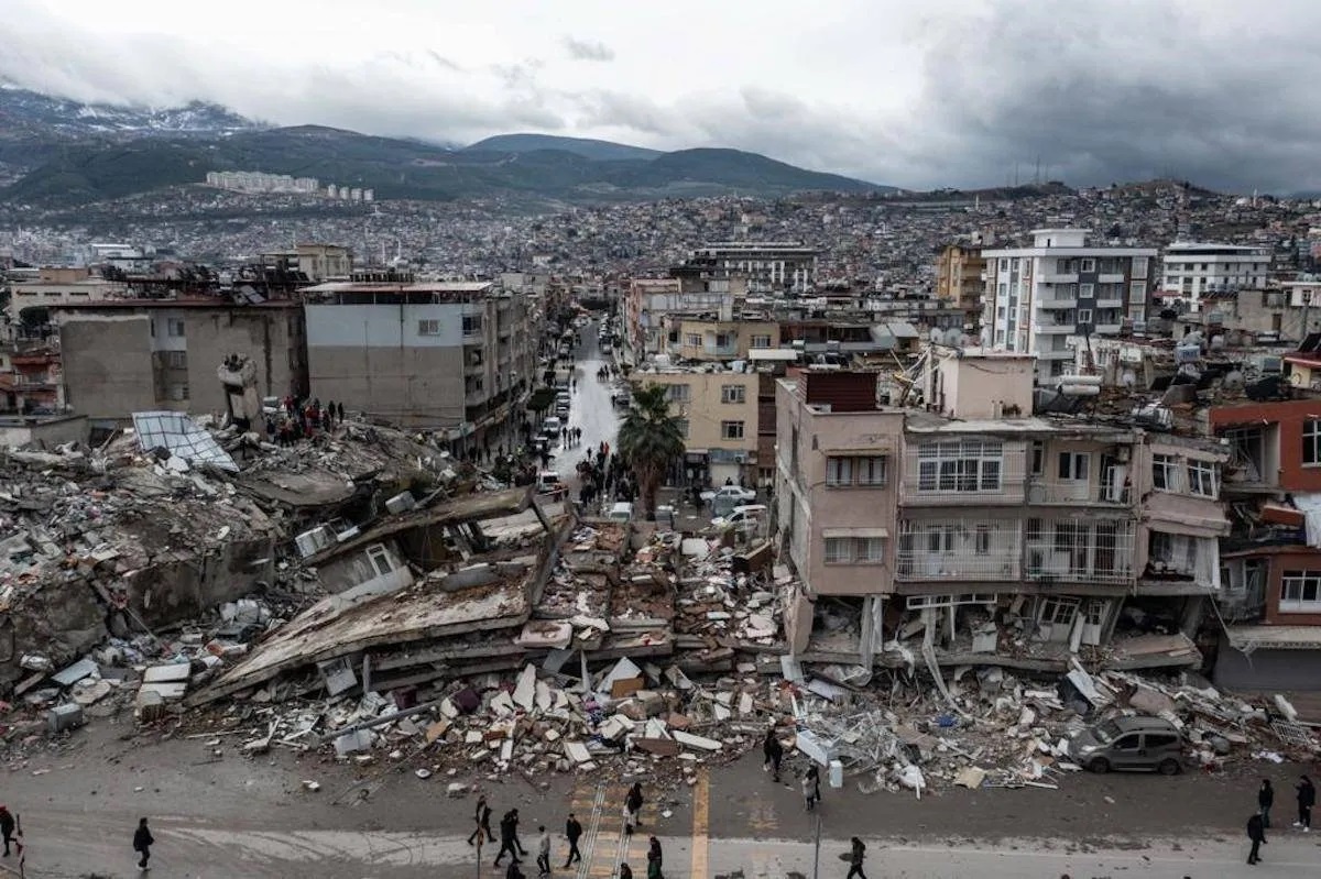 وضعیت ترکیه ۵ روز پس از زلزله / بوی اجساد زیر آوار بلند شد