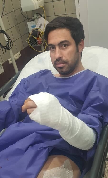 خسرو حیدری مربی استقلال چاقو خورد