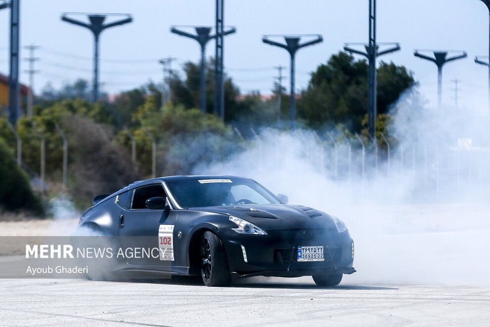 رالی حیرتانگیز خودروهای فوق لاکچری در کیش + عکس