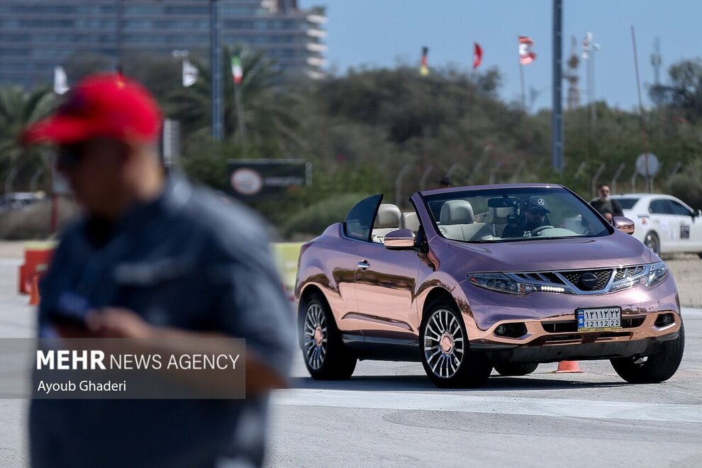 رالی حیرتانگیز خودروهای فوق لاکچری در کیش + عکس