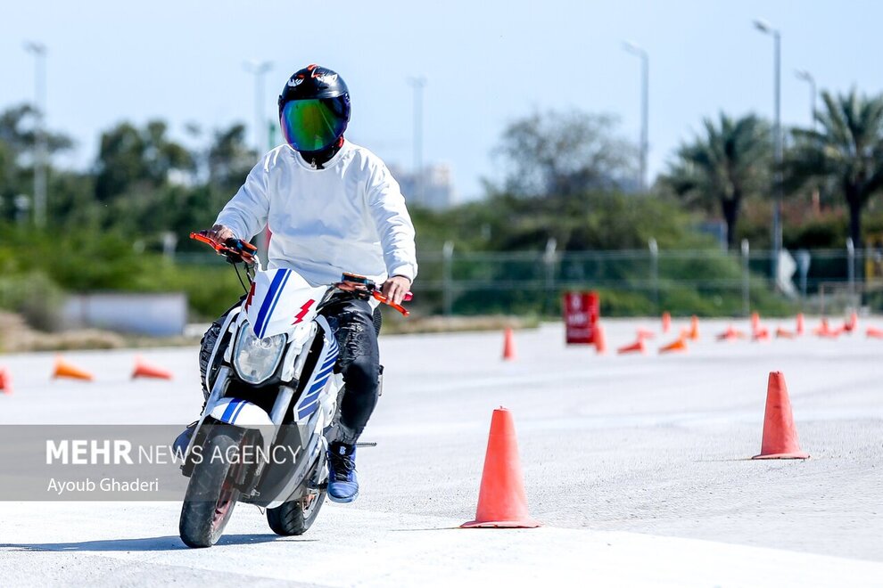 رالی حیرتانگیز خودروهای فوق لاکچری در کیش + عکس