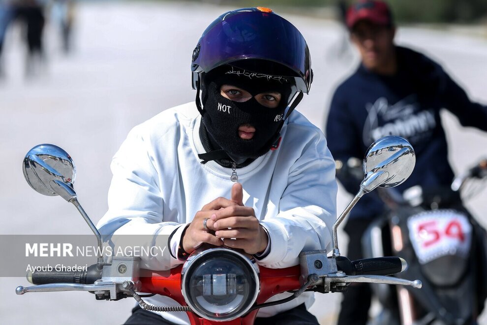 رالی حیرتانگیز خودروهای فوق لاکچری در کیش + عکس