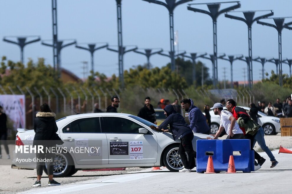 رالی حیرتانگیز خودروهای فوق لاکچری در کیش + عکس