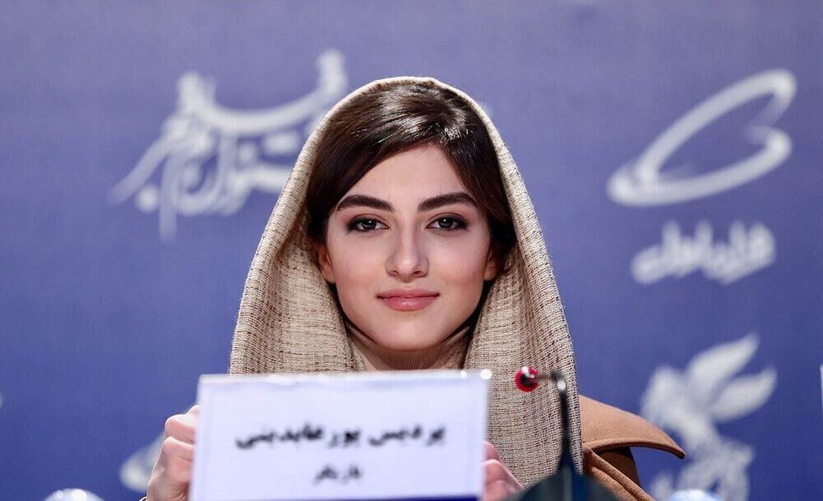 صحبت عجیب بازیگر زن برنده سیمرغ در مراسم اختتامیه + فیلم صحبت عجیب بازیگر زن برنده سیمرغ در مراسم اختتامیه + فیلم