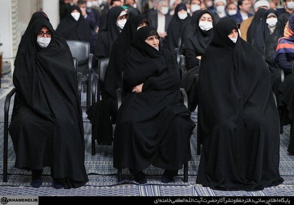 تنها دختر امام در مراسم امروز رهبری + عکس