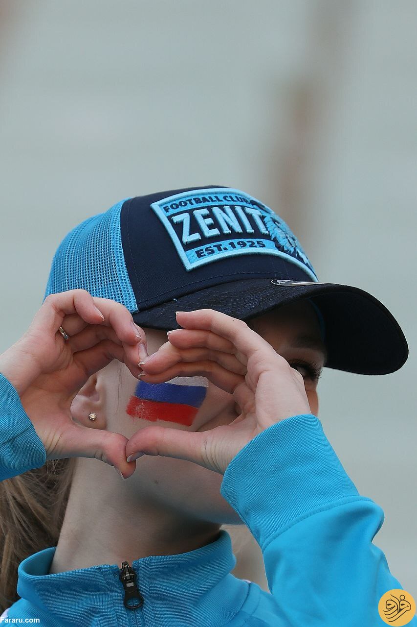 زنان روس در ورزشگاه، زنان اصفهانی پشت در