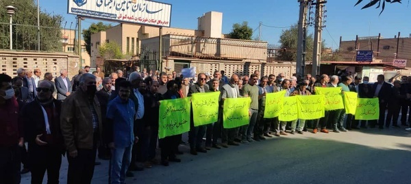 تجمع بازنشستگان در اعتراض به مبلغ عیدی